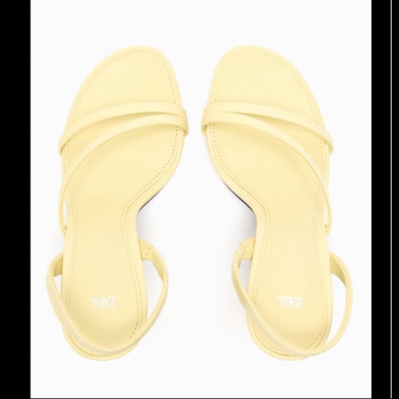 STRAPPY WIDE HEEL SANDALS - Picture 4 of 5